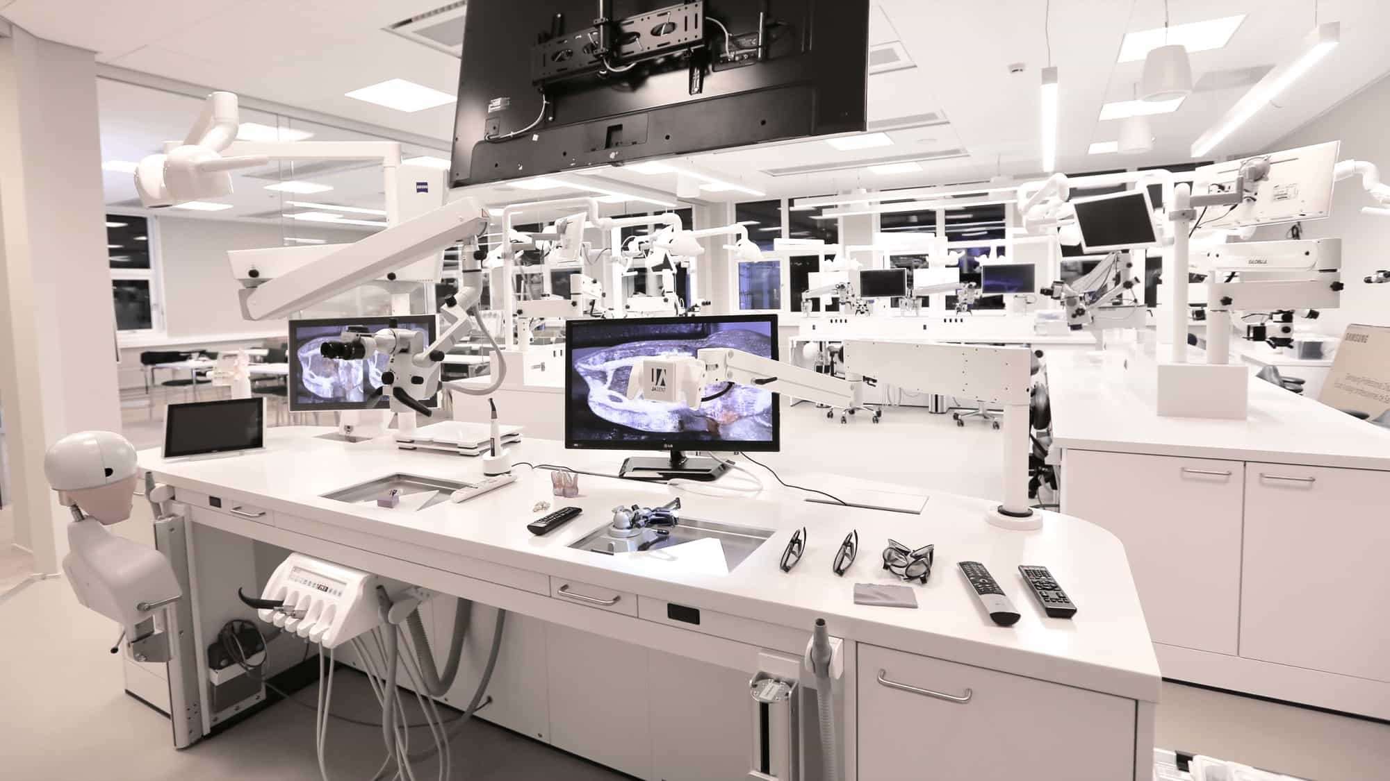 Master workstation (2D and 3D microscopes)